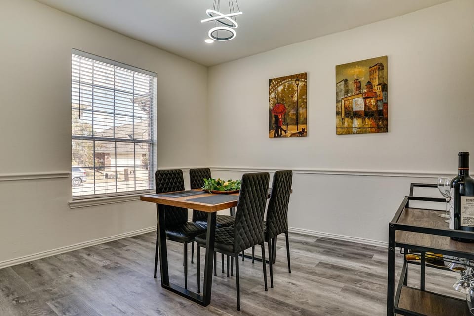 13 Mi to AT&T Stadium! DFW Escape w/ Game Room House in Mansfield