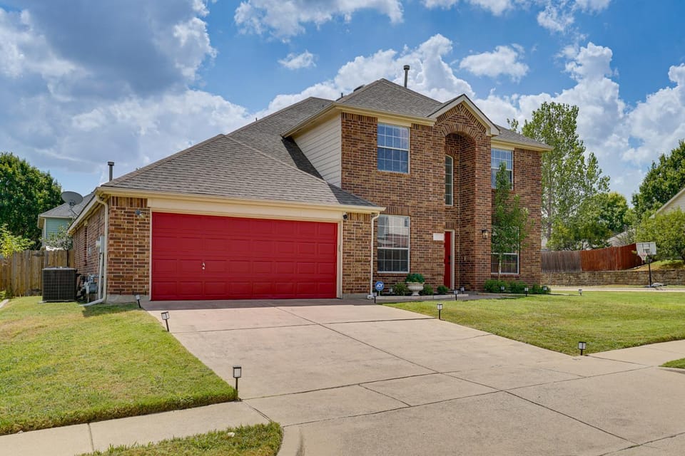 13 Mi to AT&T Stadium! DFW Escape w/ Game Room House in Mansfield