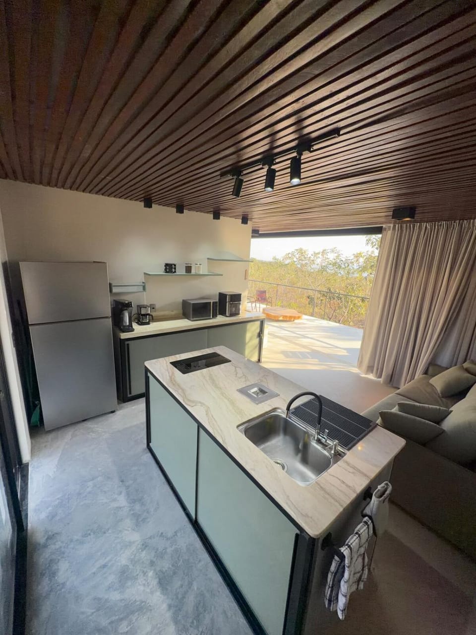 Kitchen or kitchenette, Living room, minibar, stove