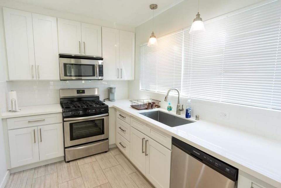 The Melrose Grove Condo with Garden Access Apartment in West Hollywood
