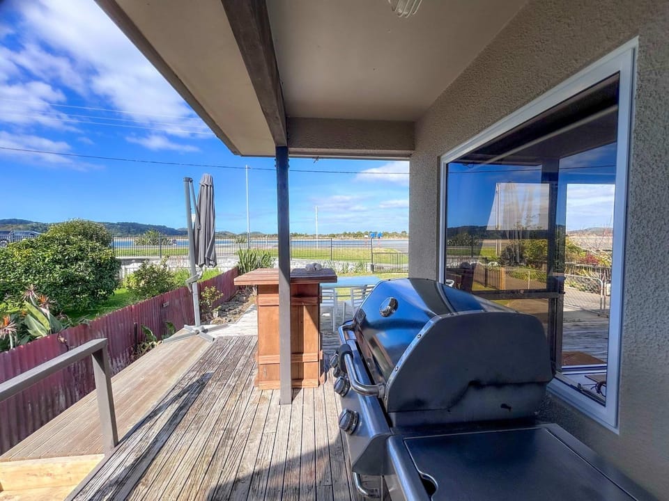 BBQ facilities, View (from property/room), Balcony/Terrace, Seating area