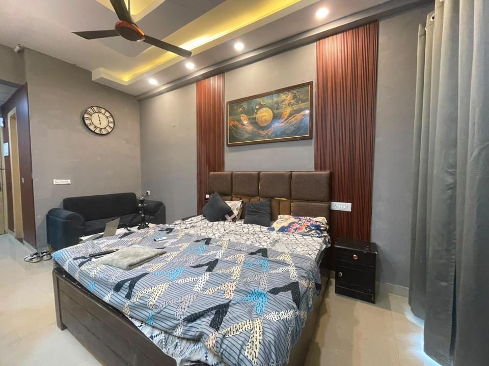 Cozy corner stay Apartment in Noida