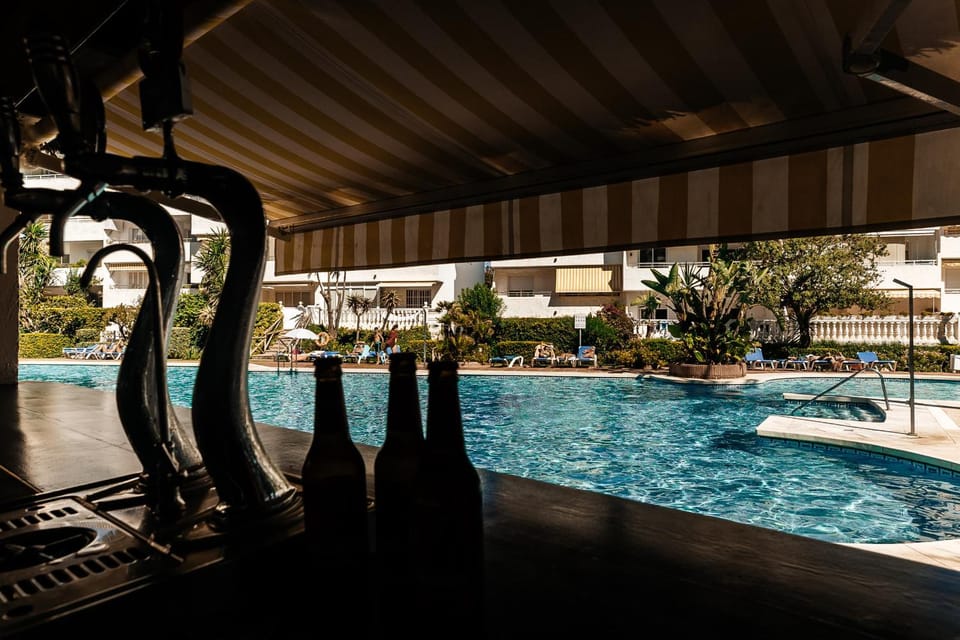 Lounge or bar, Swimming pool