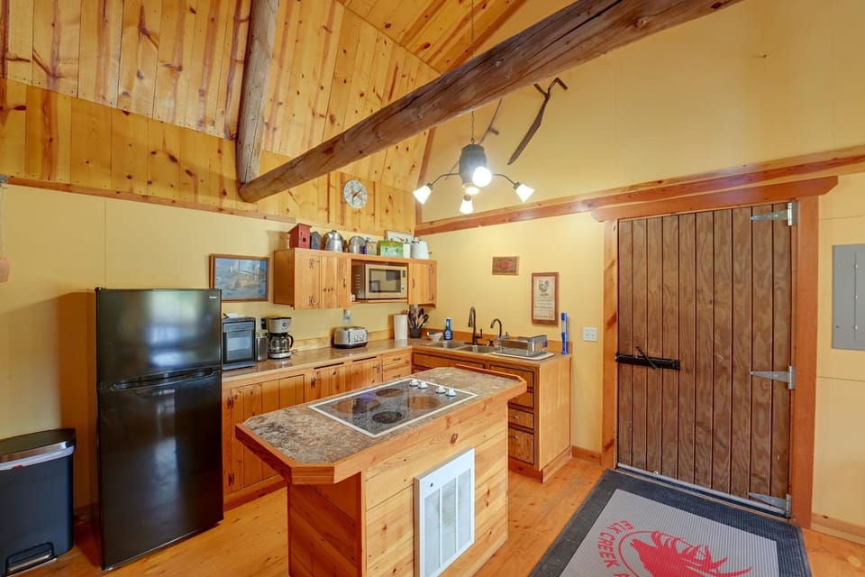 Montana Ranch Escape: Cabin w/ Grill + Patio Cabin in Montana