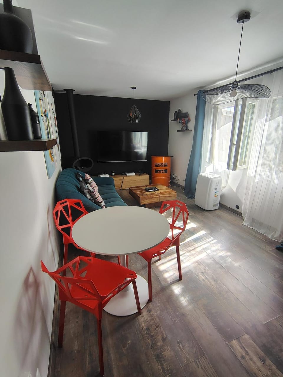 TV and multimedia, Living room, Dining area