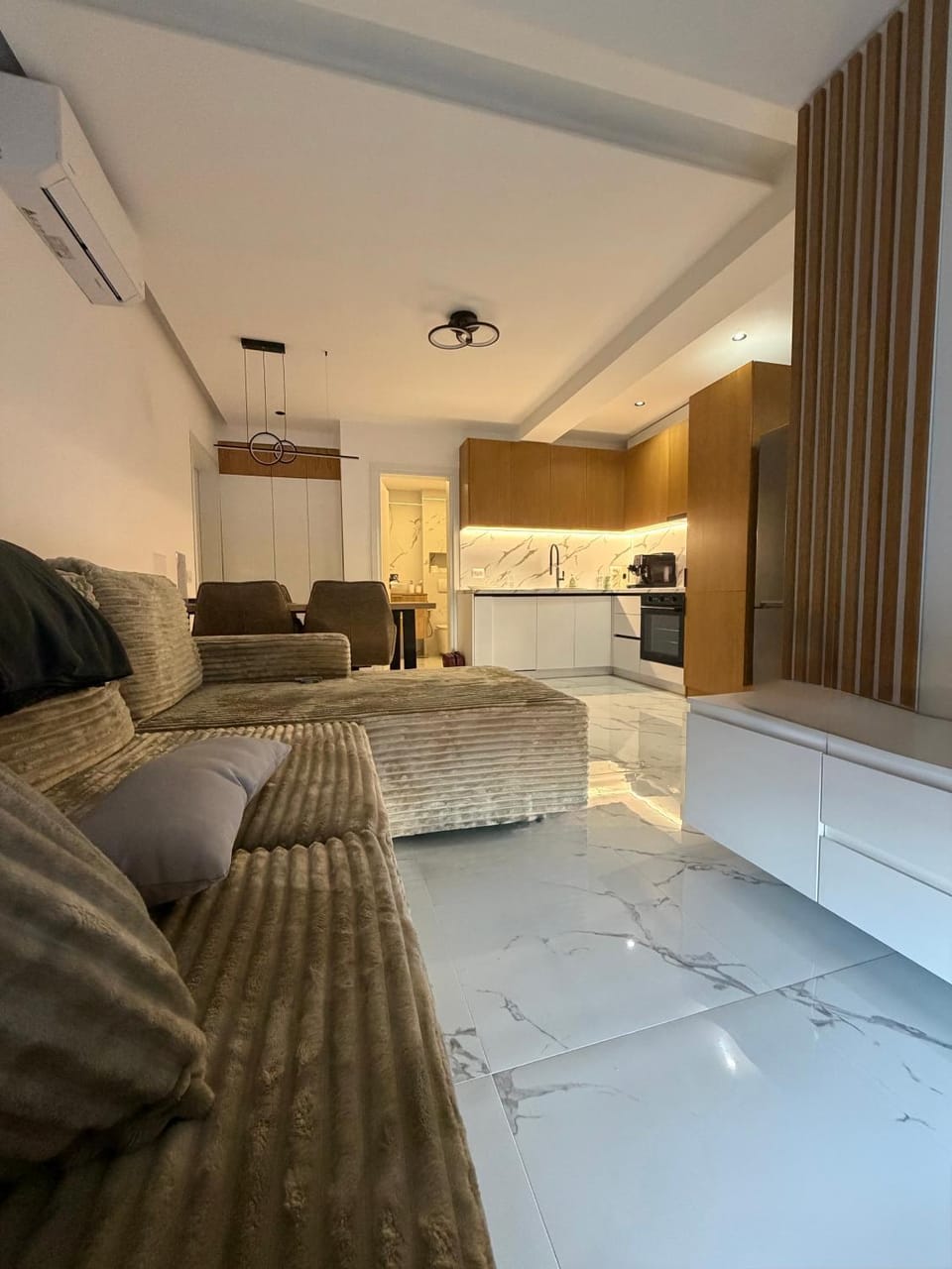TV and multimedia, Living room, Photo of the whole room, Seating area