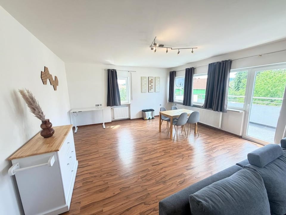 Helle & großzügige Wohnung mit Dachterrasse bitte über ABNB Apartment in Bavaria