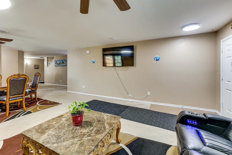 9BR Group Getaway Outside Fort Worth House in Fort Worth