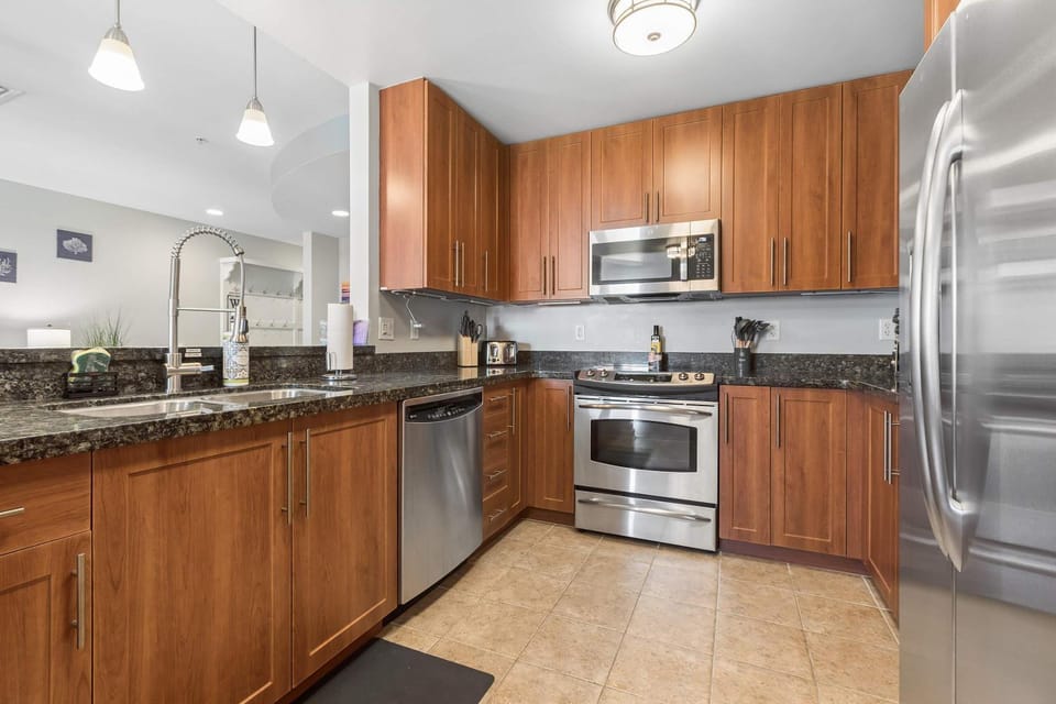 Sojourn 3BD2BA with Balcony 3 Pools Beach Access House in Sandbridge