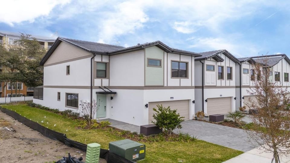 5BR Luxury Townhouse with Pool at Paradiso Grande House in Orlando