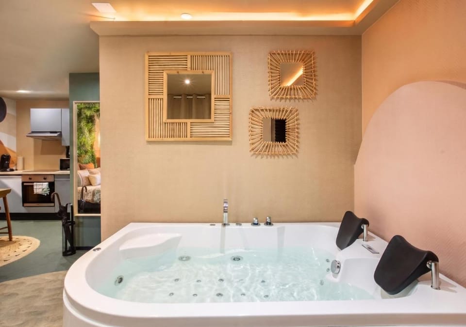 Hot Tub, Bath