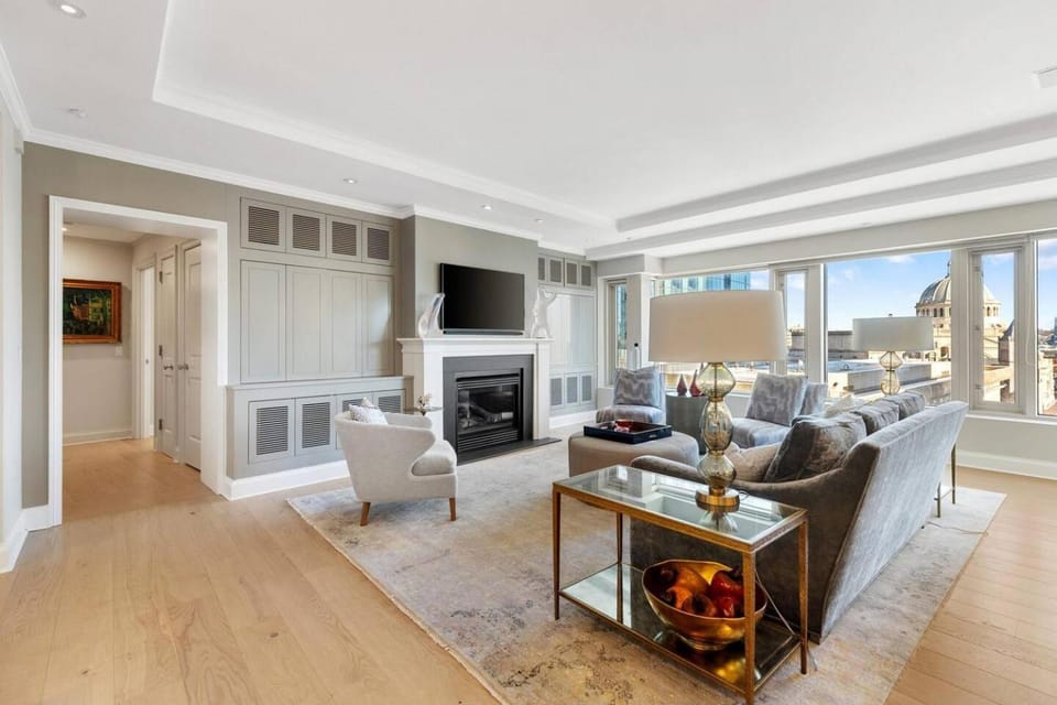 Luxury Back Bay Residence with Iconic Views Apartment in Back Bay