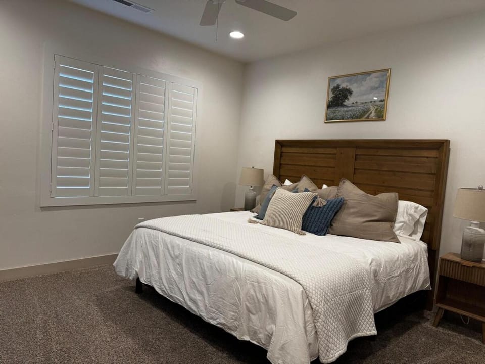 Red Rock Oasis Brand New Furnishings Soft Water House in Santa Clara