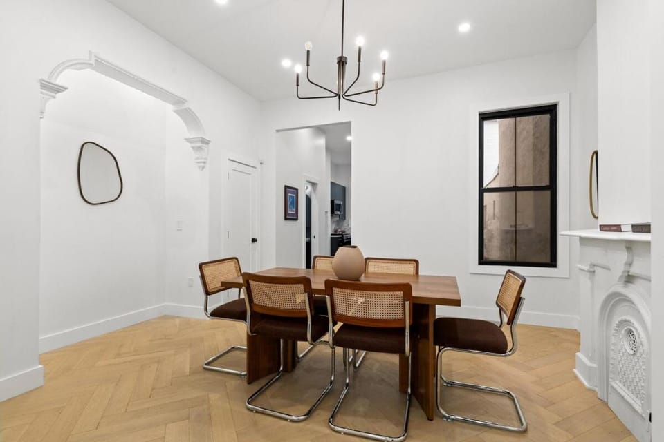 Decorative detail, Seating area, Dining area, fireplace