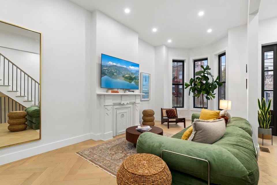TV and multimedia, Living room, Seating area, fireplace