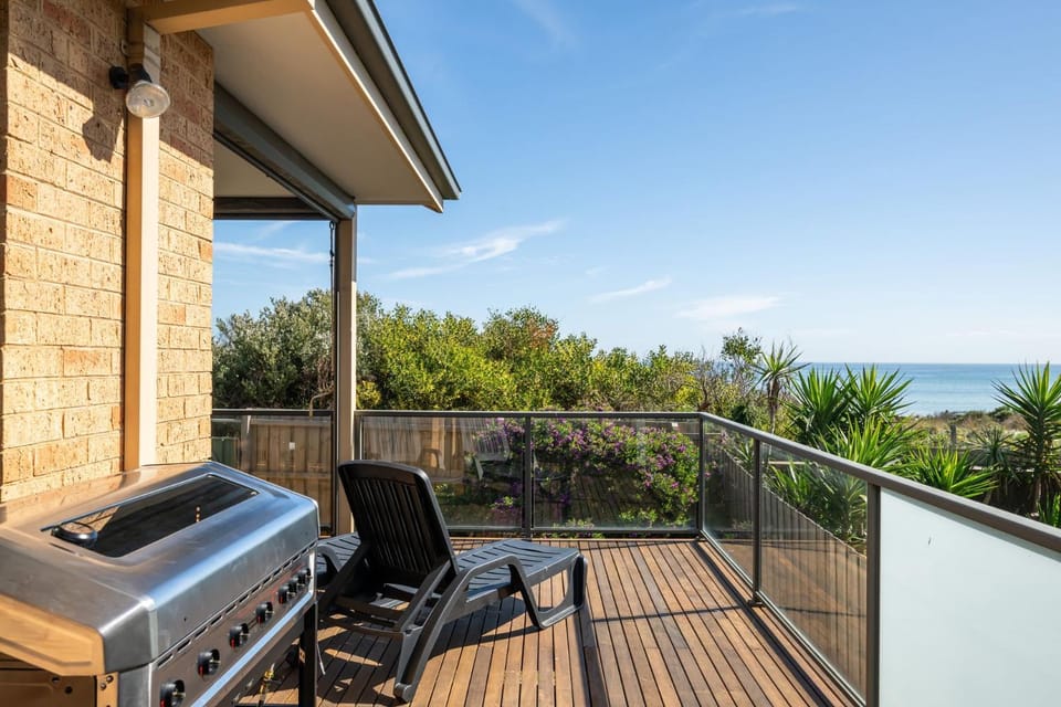 Patio, Day, Natural landscape, BBQ facilities, View (from property/room), Balcony/Terrace, Sea view