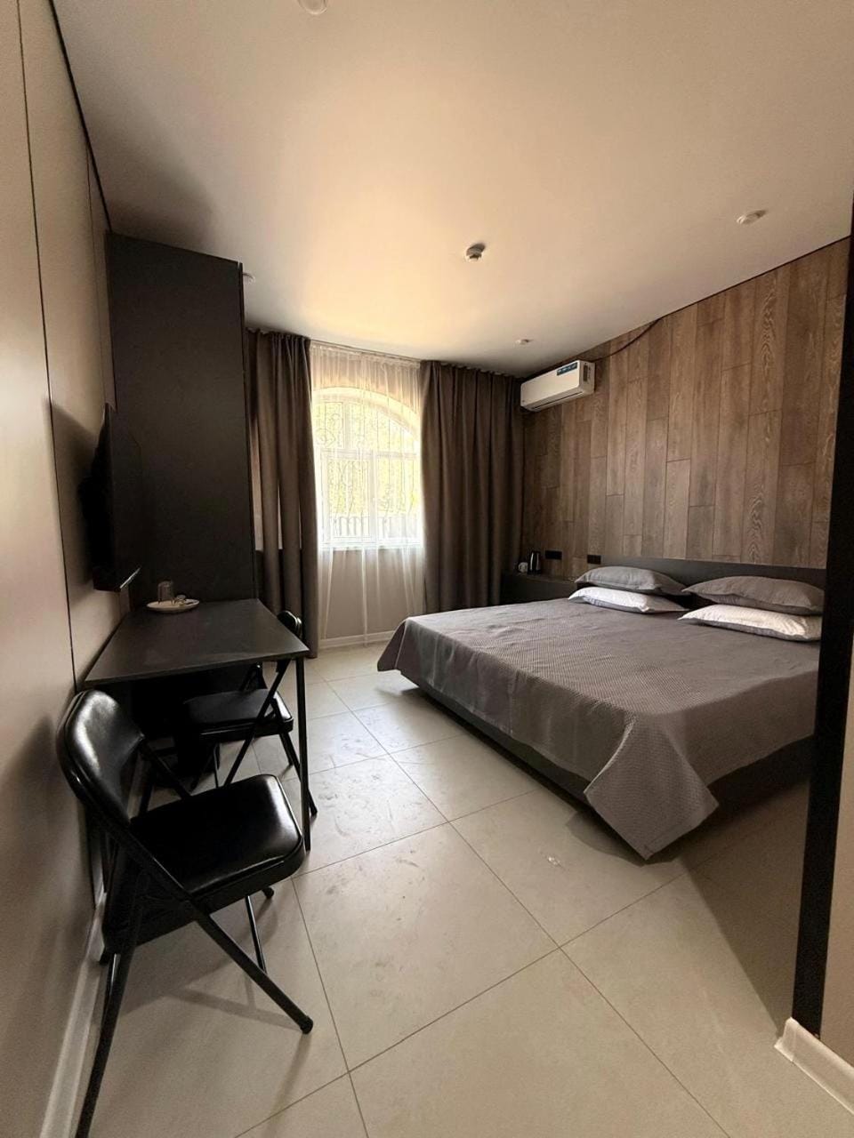Bed, TV and multimedia, Photo of the whole room, Bedroom, wardrobe