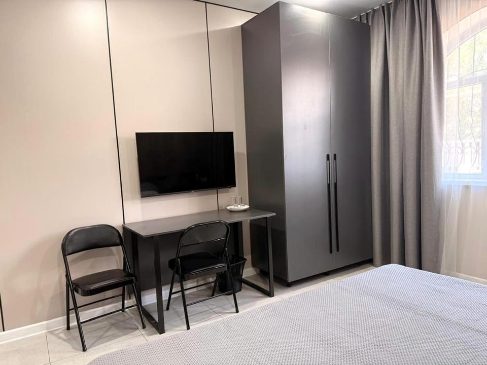 TV and multimedia, Photo of the whole room, Bedroom, wardrobe