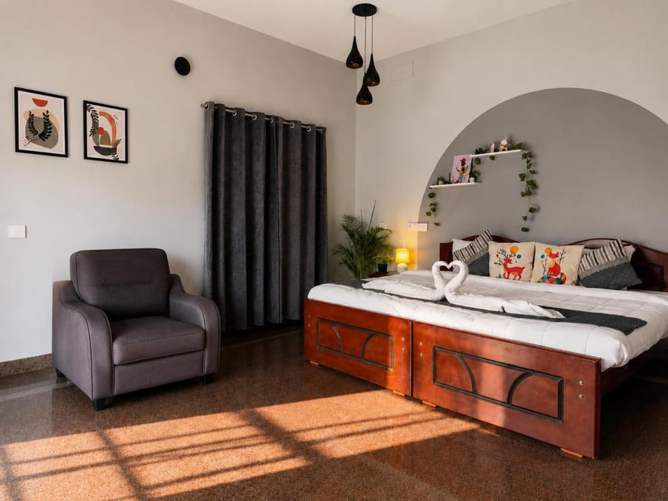 Bed, Photo of the whole room, Bedroom