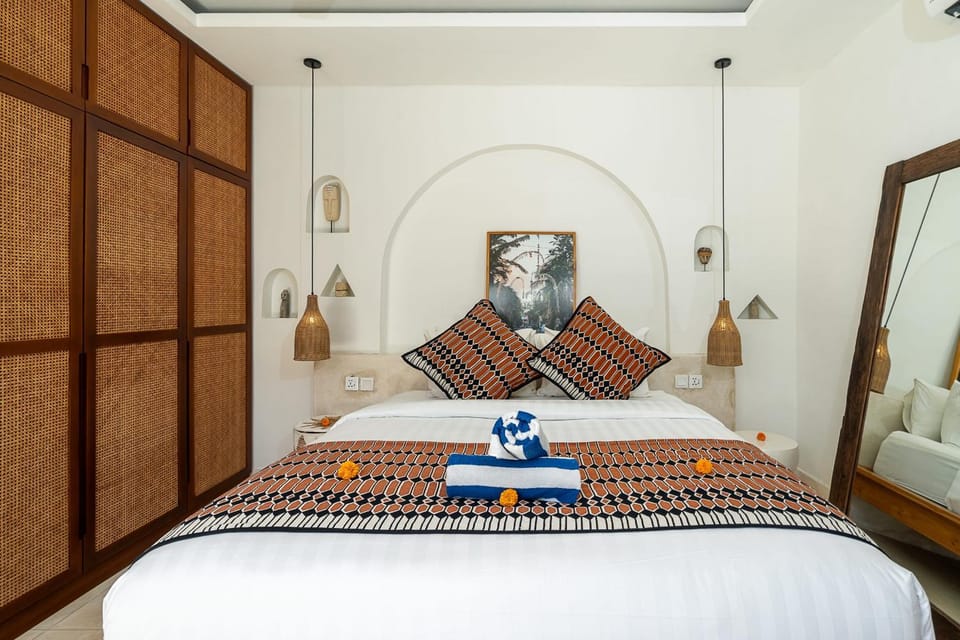 Bed, Photo of the whole room, Bedroom, wardrobe, air conditioner