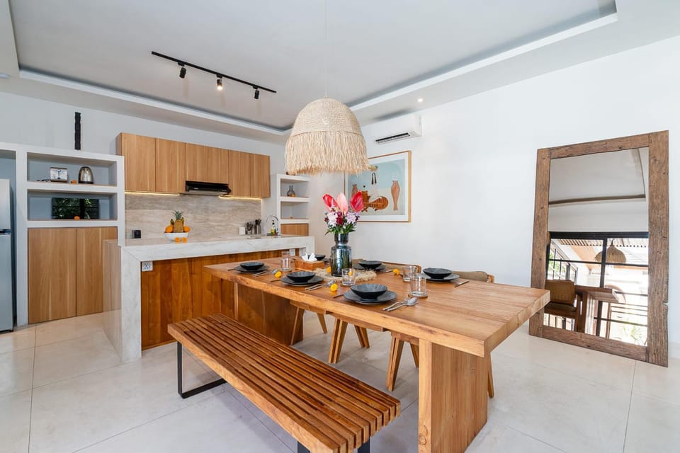 Kitchen or kitchenette, Seating area, Dining area, stove