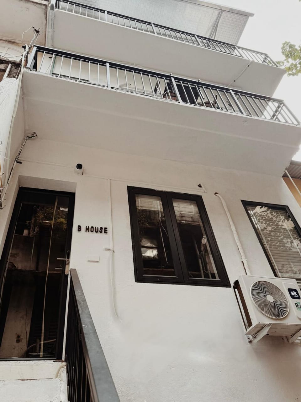 3 Bedroom 2 Bath Balcony 5ms Lake Quiet Old Quater Apartment in Hanoi