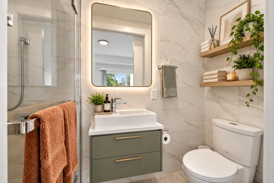 Modern 2BR in Vancouver West End Apartment in Vancouver