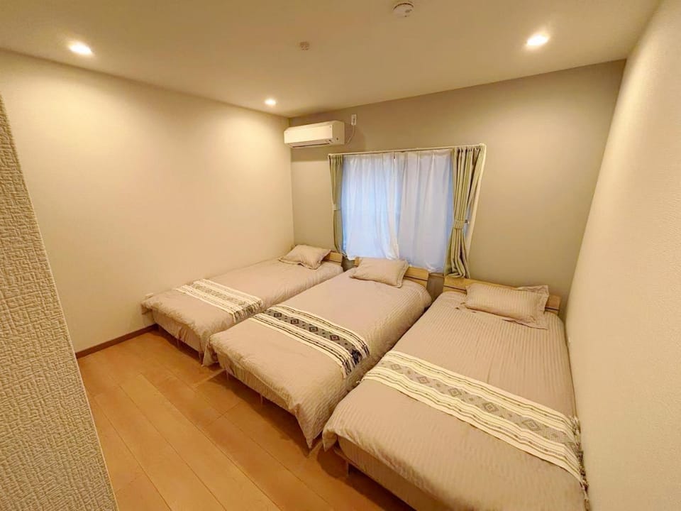 Bed, Photo of the whole room, Bedroom, air conditioner