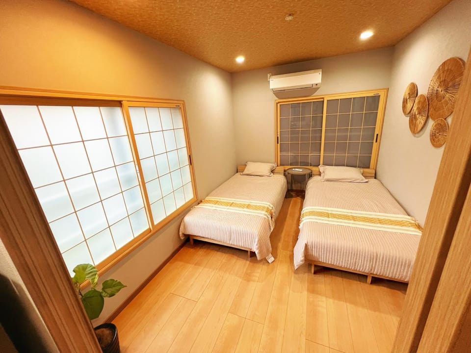 Bed, Photo of the whole room, Bedroom, air conditioner