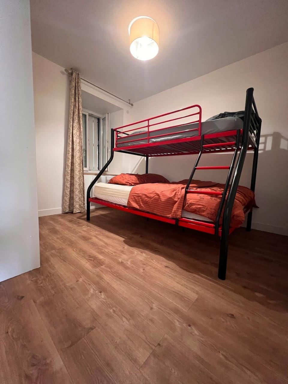 Bedroom, bunk bed