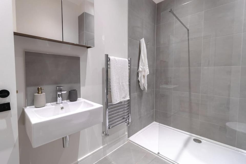 Hampstead London Garden Apartment - Sleeps 4 with Parking Apartment in London Borough of Camden