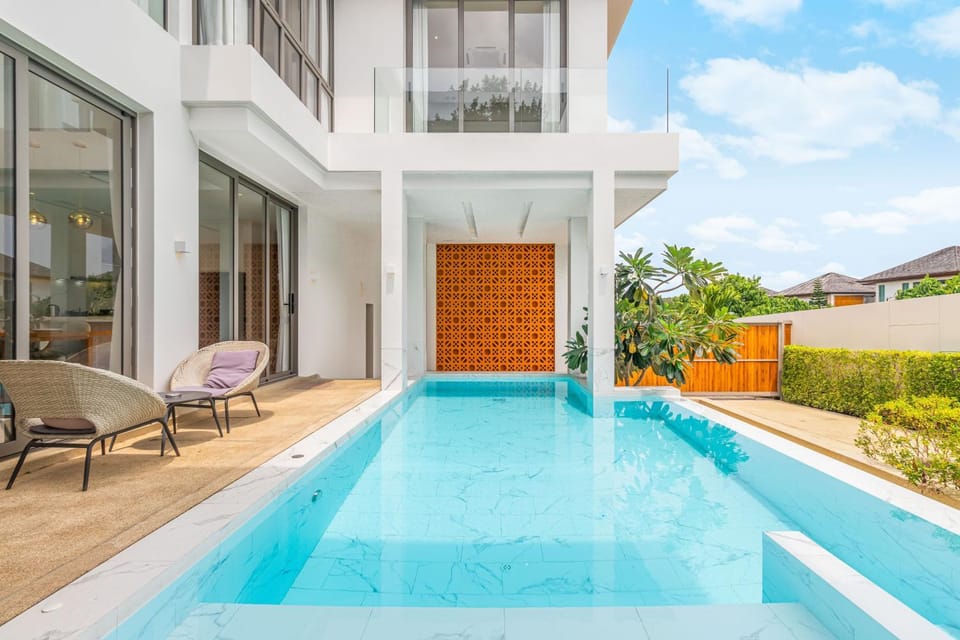 Day, Swimming pool