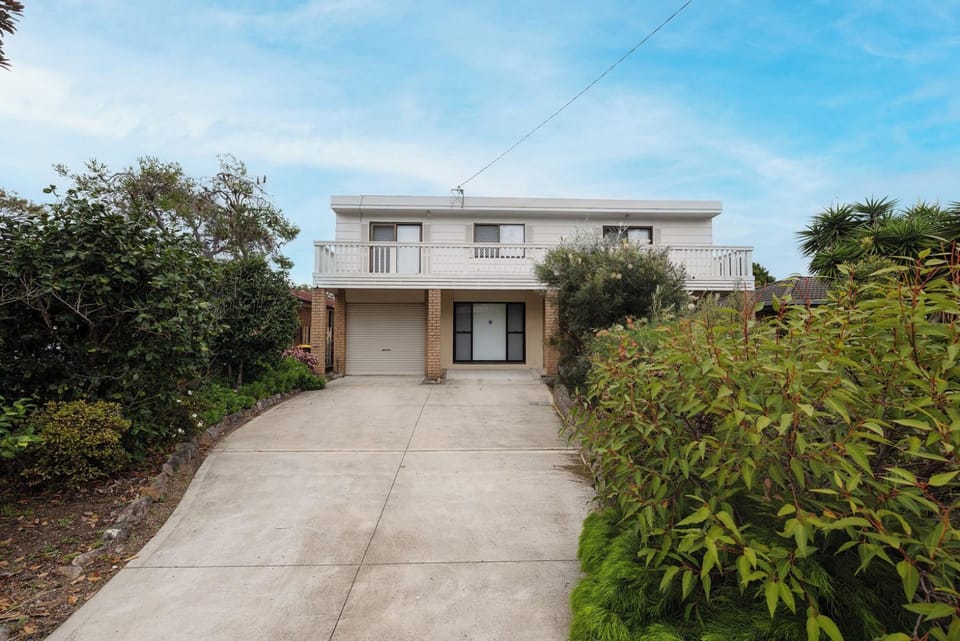 Lunas Sanctuary Games Room, Deck & BBQ House in Saint Georges Basin
