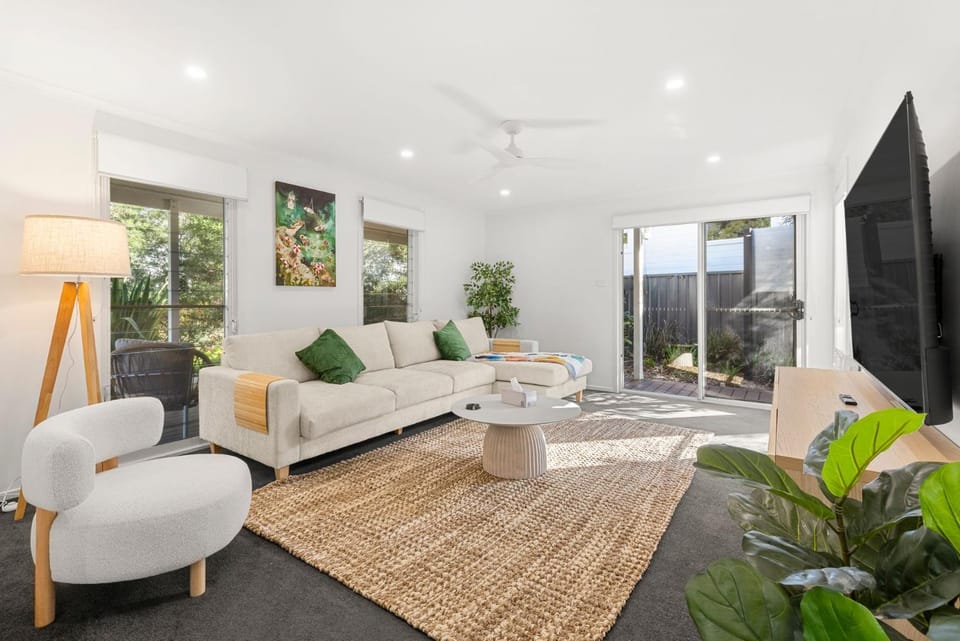 Saltwood - Pet Friendly - Community Pool House in Callala Bay