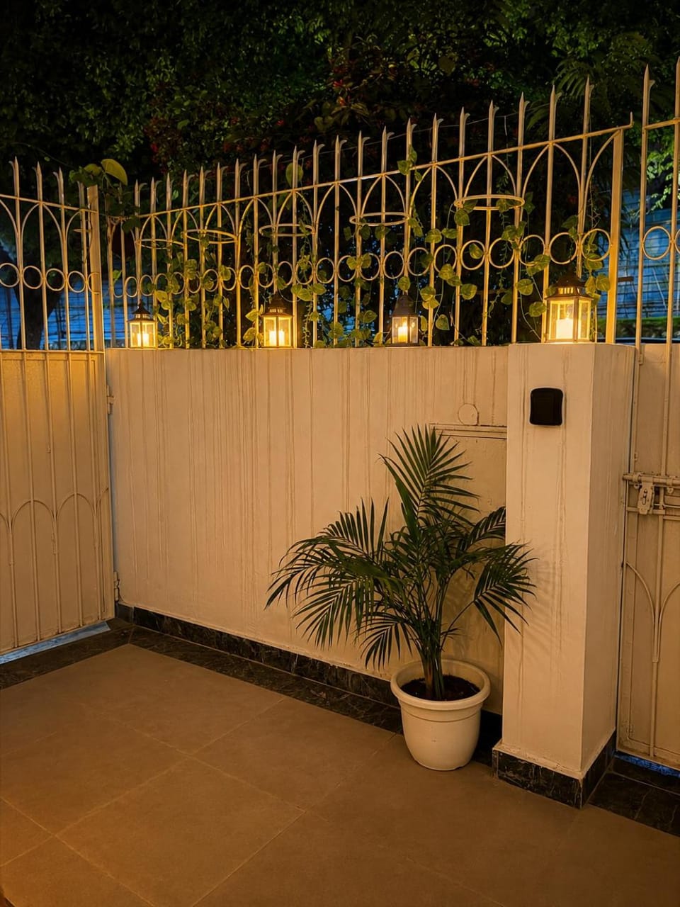 Night, Seating area