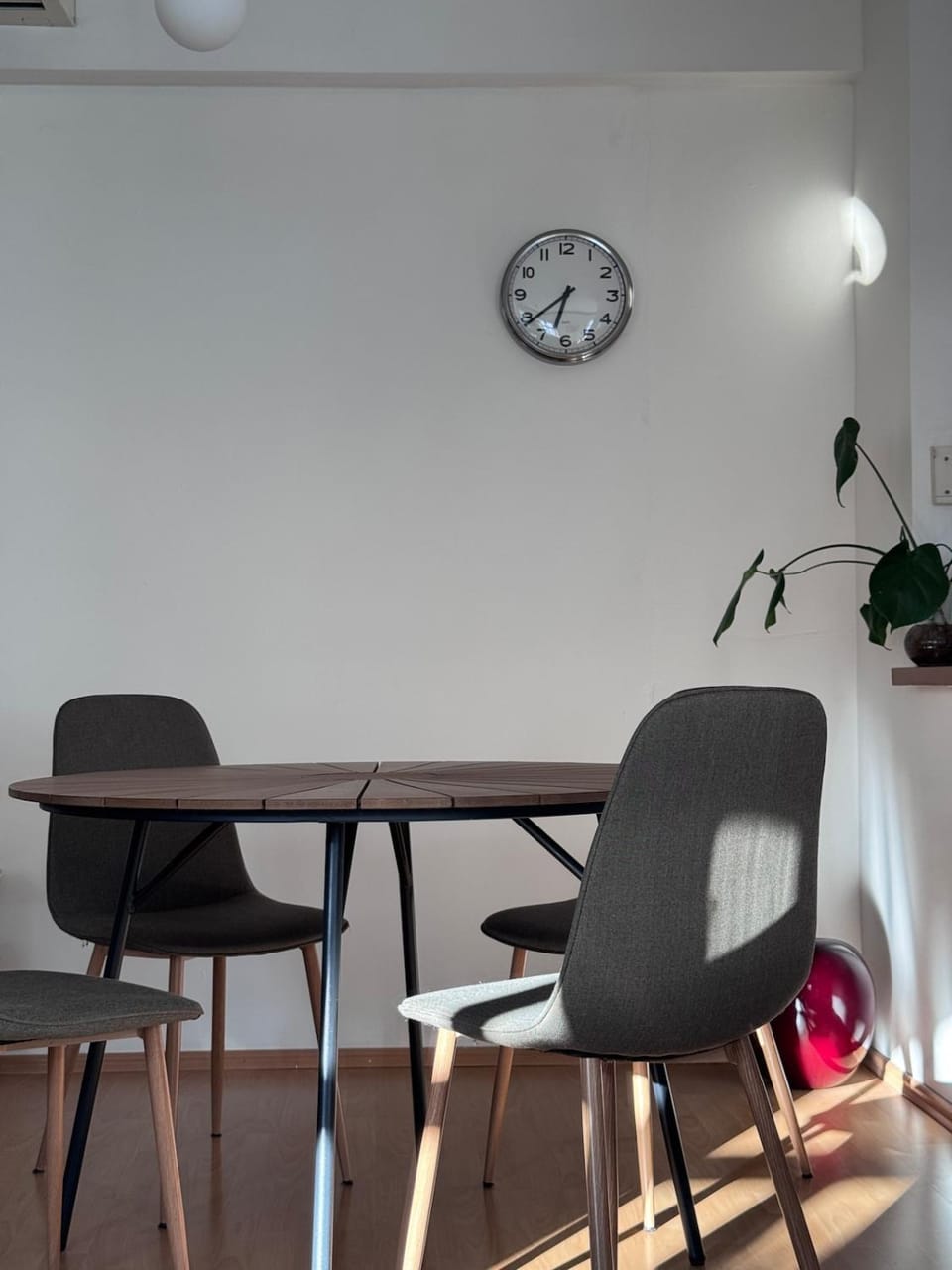 Old Town Gem, Mid-Century Style Netflix, Games Apartment in Bratislava