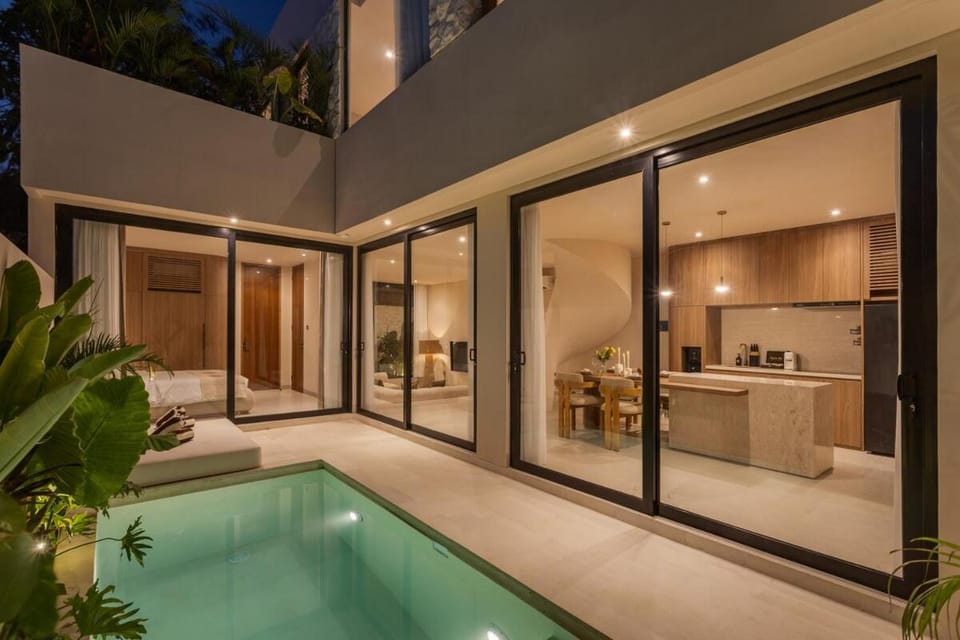 Kitchen or kitchenette, Pool view, Swimming pool, sunbed