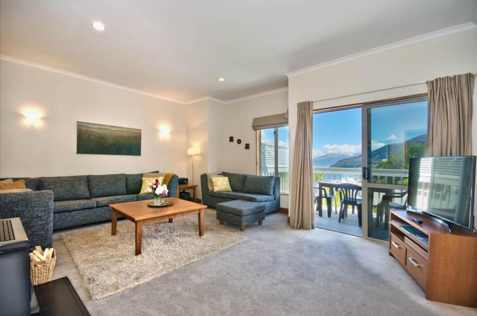 Windsor Place Views of Lake Wakatipu House in Queenstown
