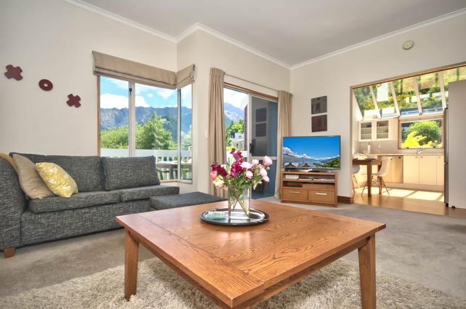 Windsor Place Views of Lake Wakatipu House in Queenstown