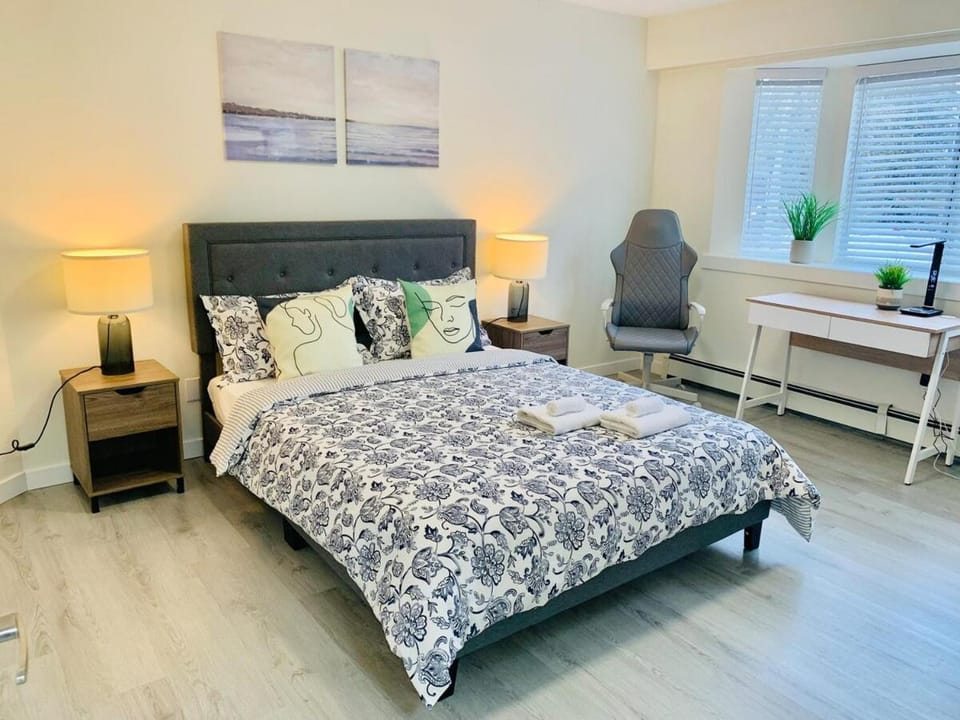 Spacious 3BR House Near Downtown - Garage Parking House in Vancouver