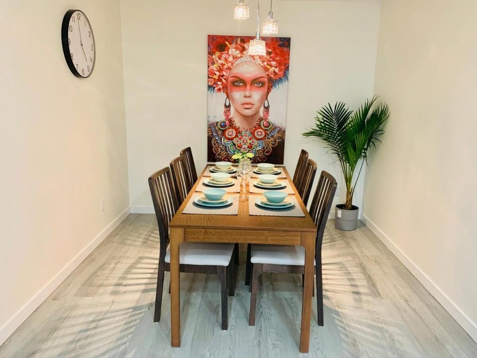 Spacious 3BR House Near Downtown - Garage Parking House in Vancouver