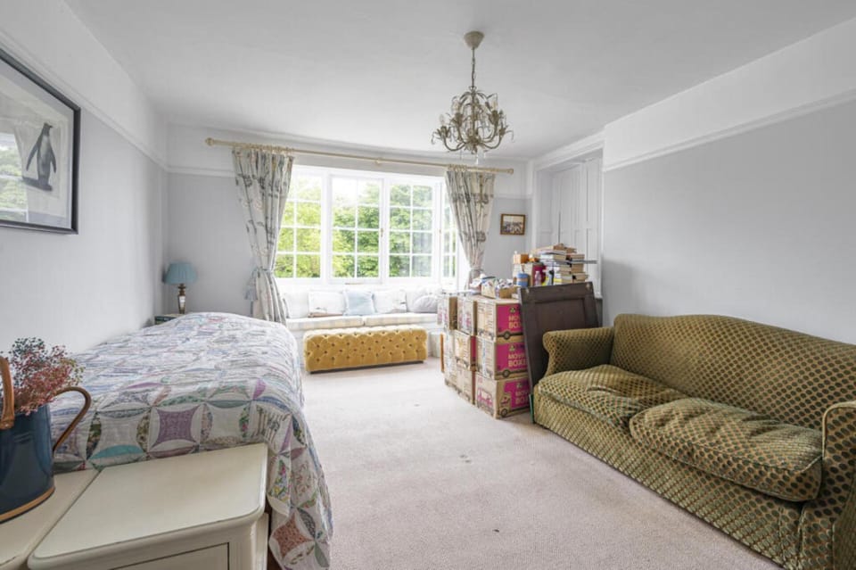 3BDR Historic Burne Jones Cottage in Rottingdean Apartment in Brighton