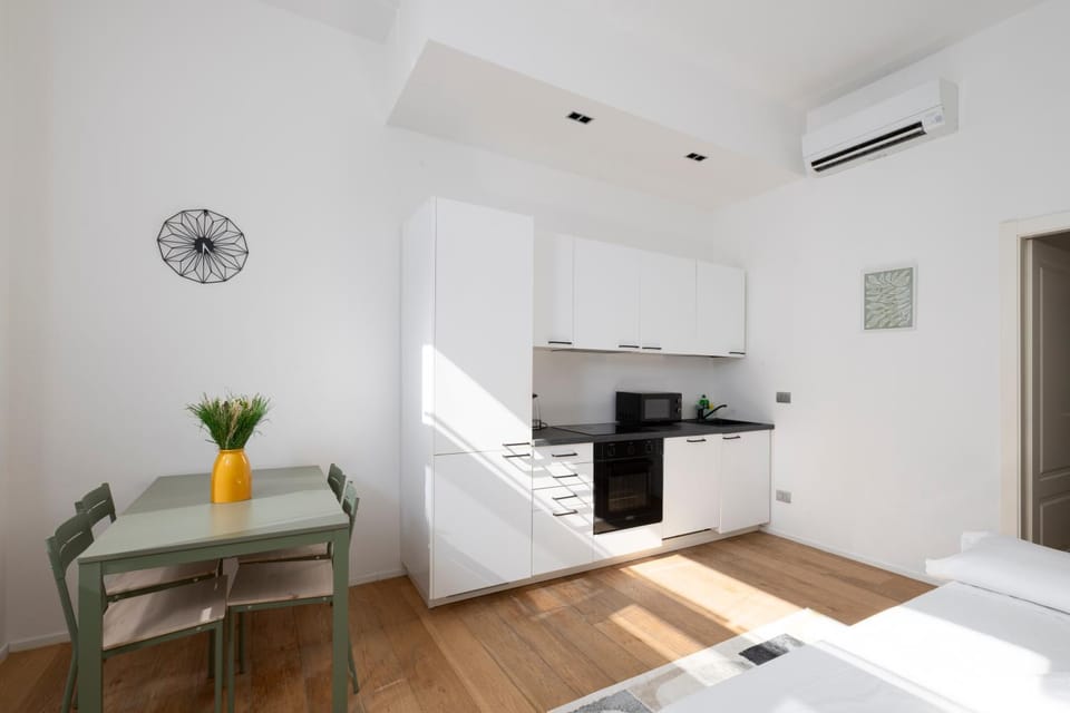 Cenisio Piazza Diocleziano Moderno Bilocale Apartment in Milan