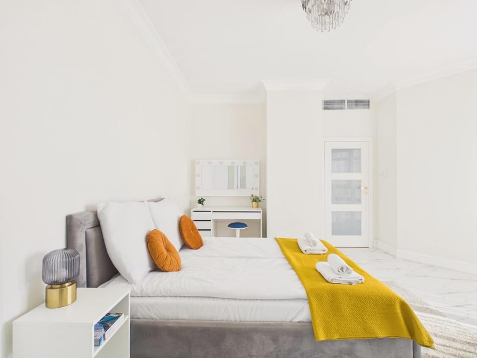 Seating area, Bedroom