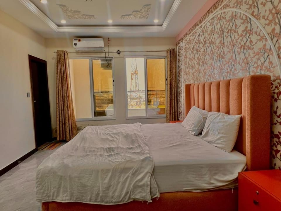 Bed, Photo of the whole room, Bedroom, air conditioner
