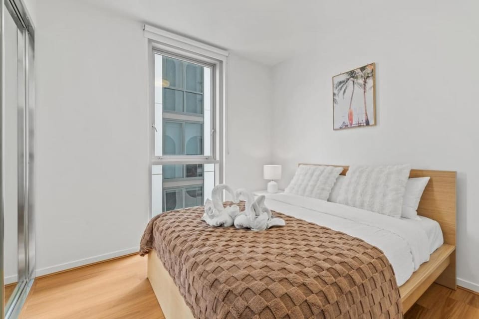 Central Location City View Walk to South Bank and CBD Apartment in Brisbane City