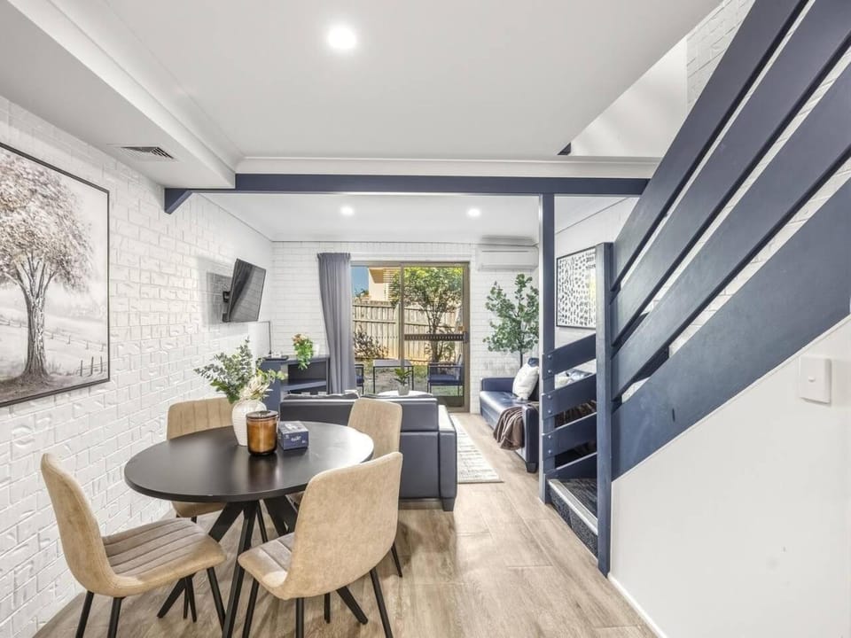 Affordable townhouse Retreat Pool Prime Location House in Brisbane