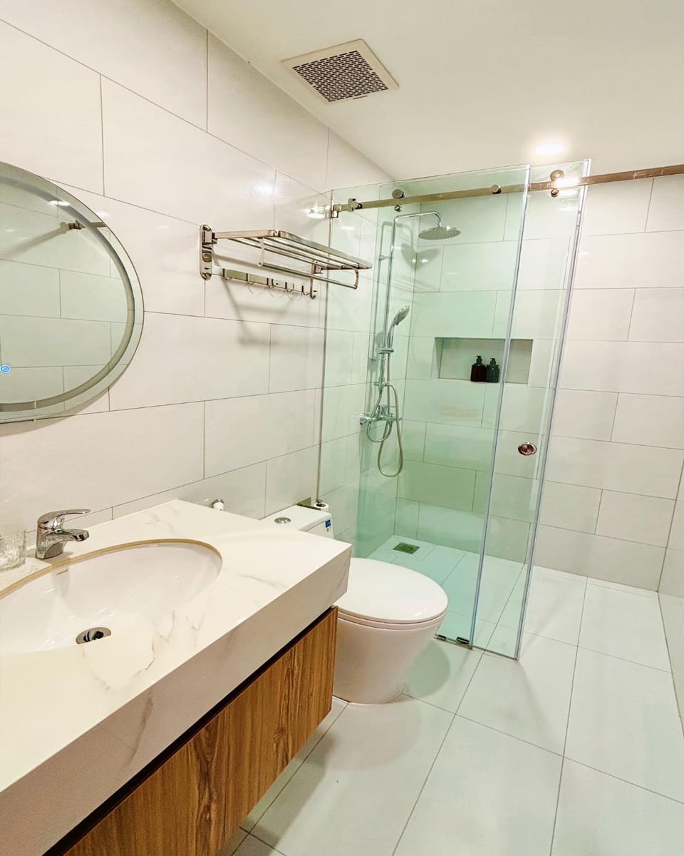 Shower, Toilet, Bathroom