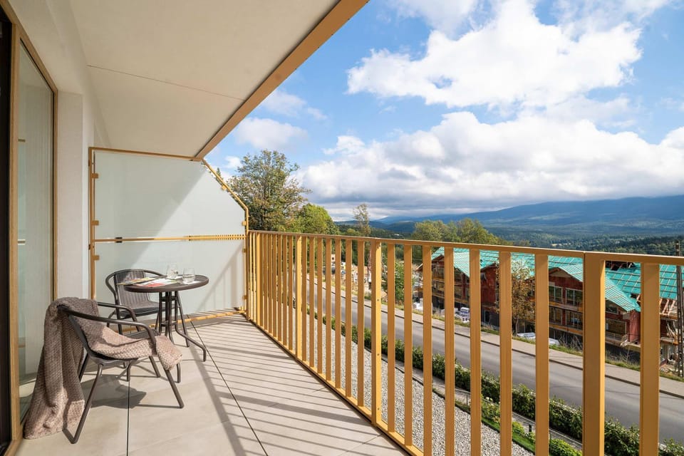 View (from property/room), Balcony/Terrace, Mountain view