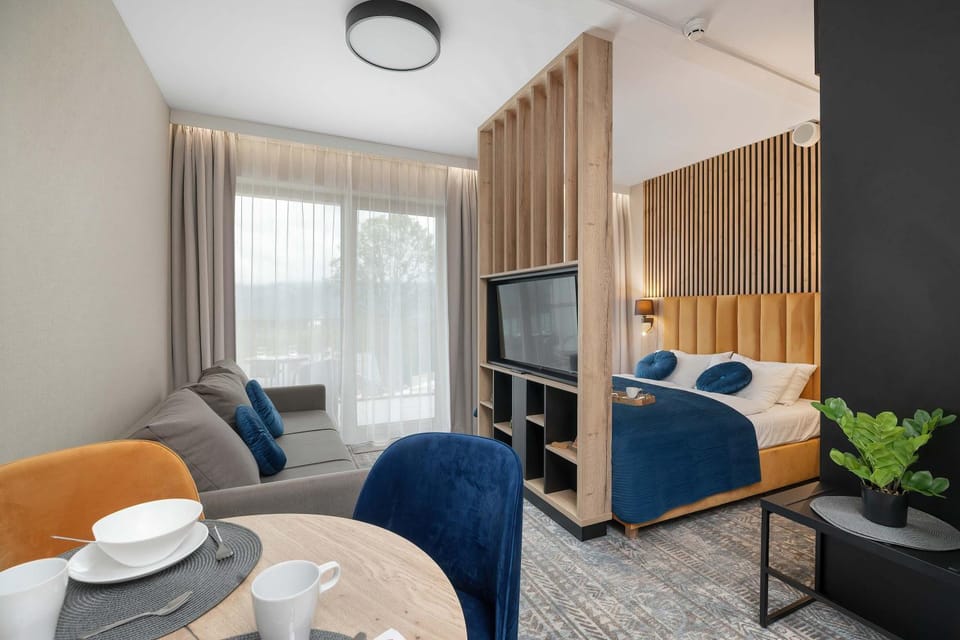 Bed, TV and multimedia, Living room, Seating area, Dining area